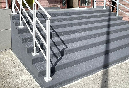 Безопасность на первом месте: С3-ступени завоевывают популярность на социальных и коммерческих объектах